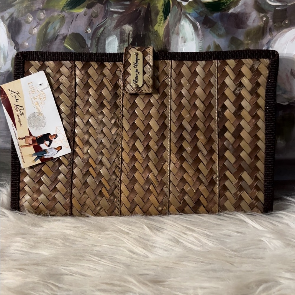 Estreja-Pratt Bahamas Unique Clutch